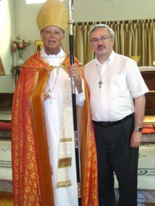 Episcopul James Johnson cu Danut